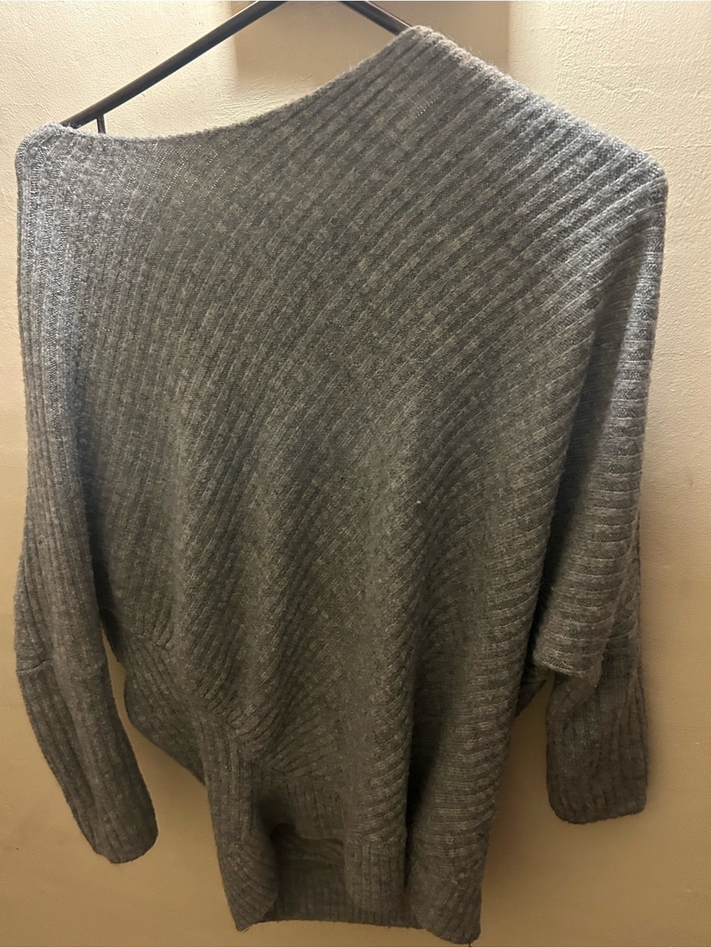 Jennifer Lopez Gray Off-The-Shoulder Ribbed Sweater